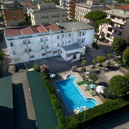 Hotel Vannini Rimini Buitenkant foto