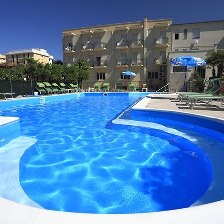 Hotel Vannini Rimini Buitenkant foto