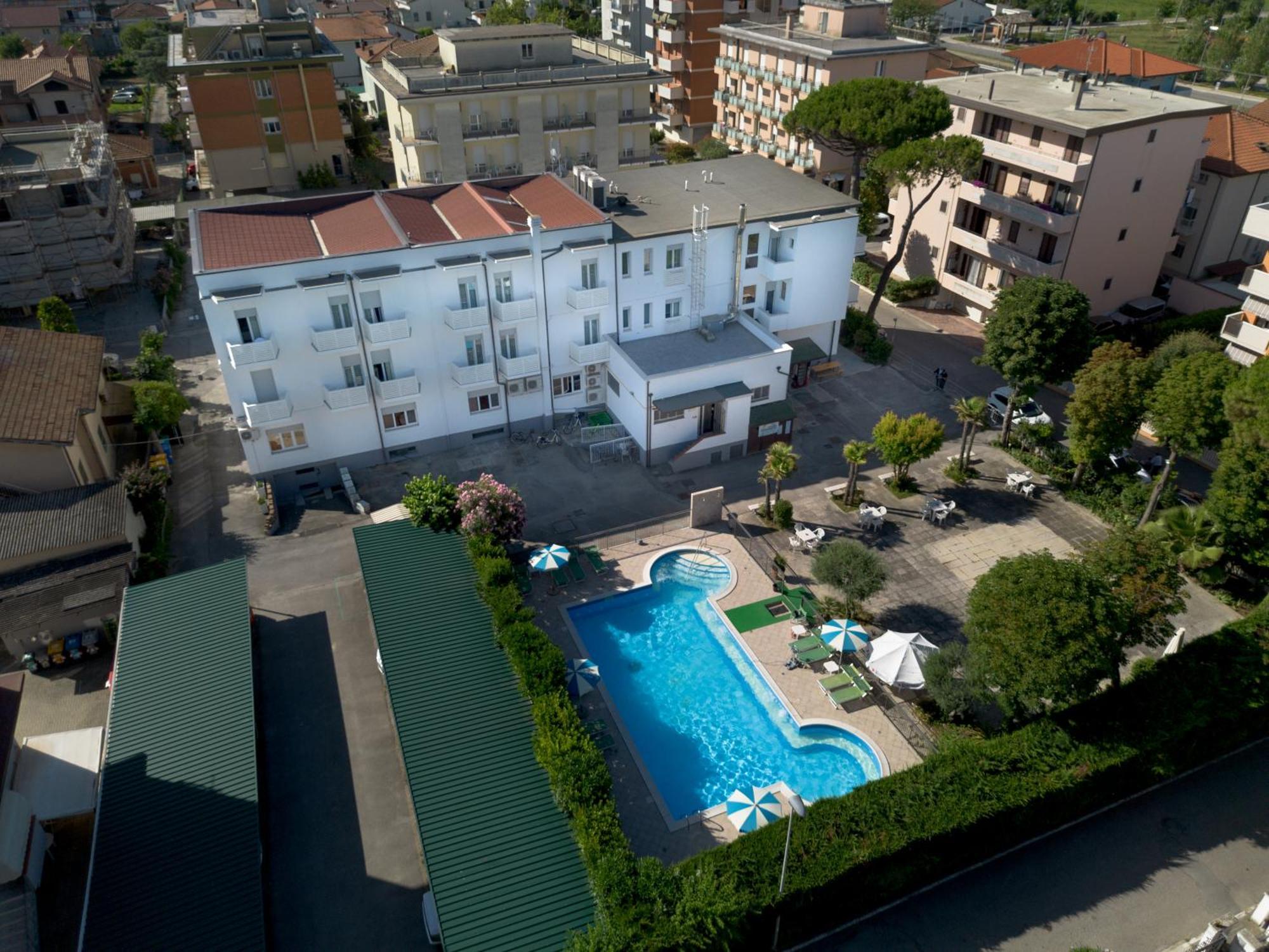 Hotel Vannini Rimini Buitenkant foto