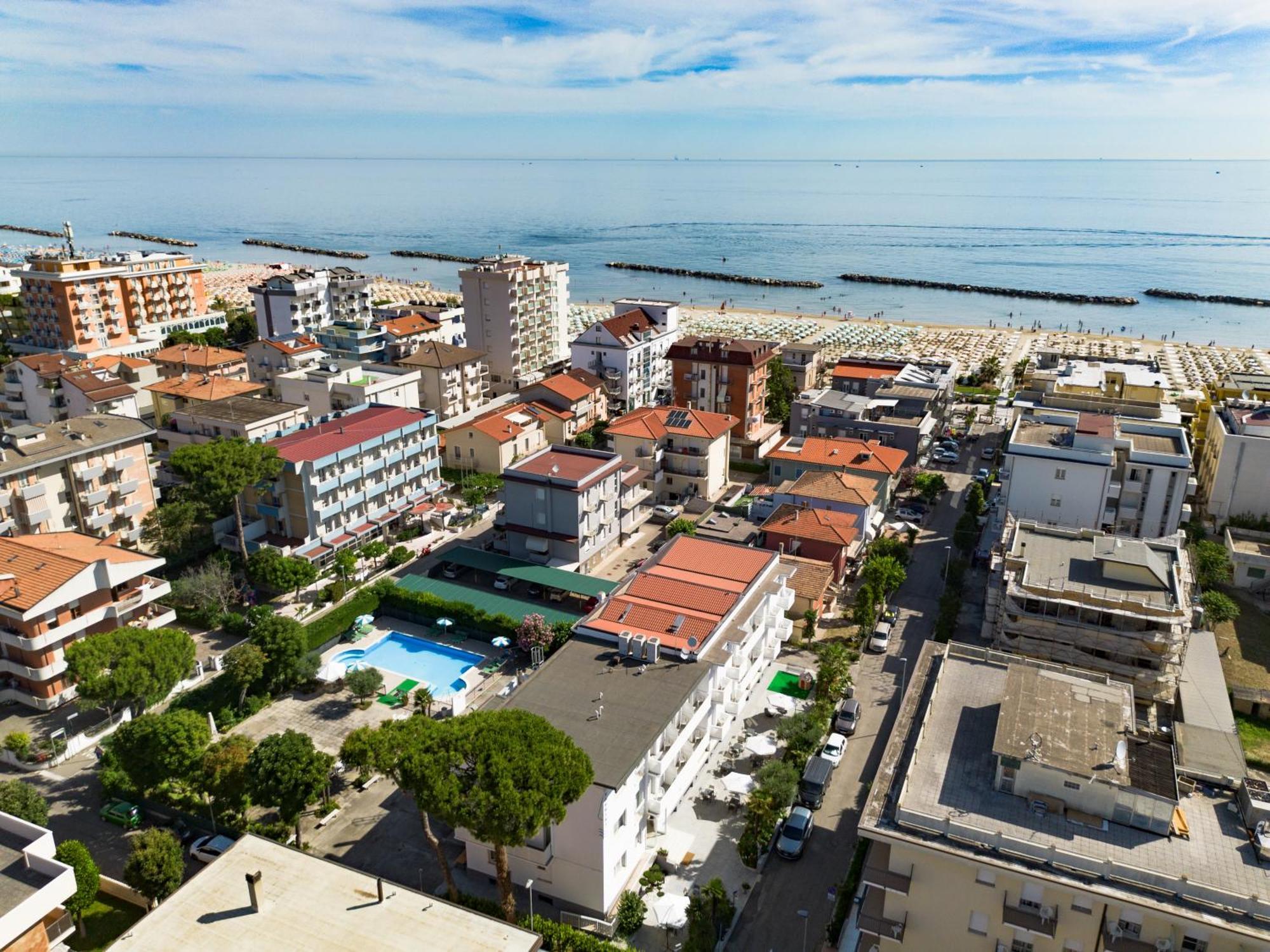 Hotel Vannini Rimini Buitenkant foto