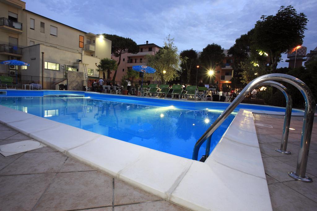 Hotel Vannini Rimini Buitenkant foto