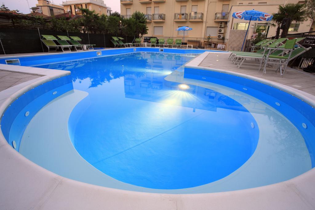Hotel Vannini Rimini Buitenkant foto