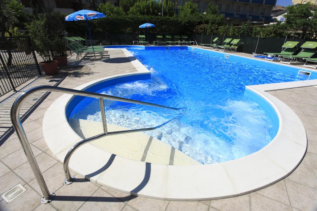 Hotel Vannini Rimini Buitenkant foto