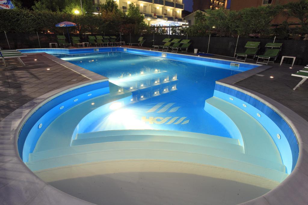 Hotel Vannini Rimini Buitenkant foto