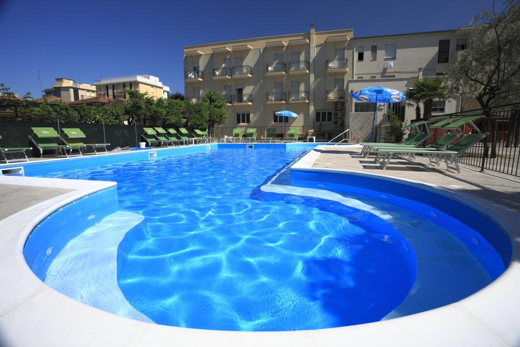 Hotel Vannini Rimini Buitenkant foto