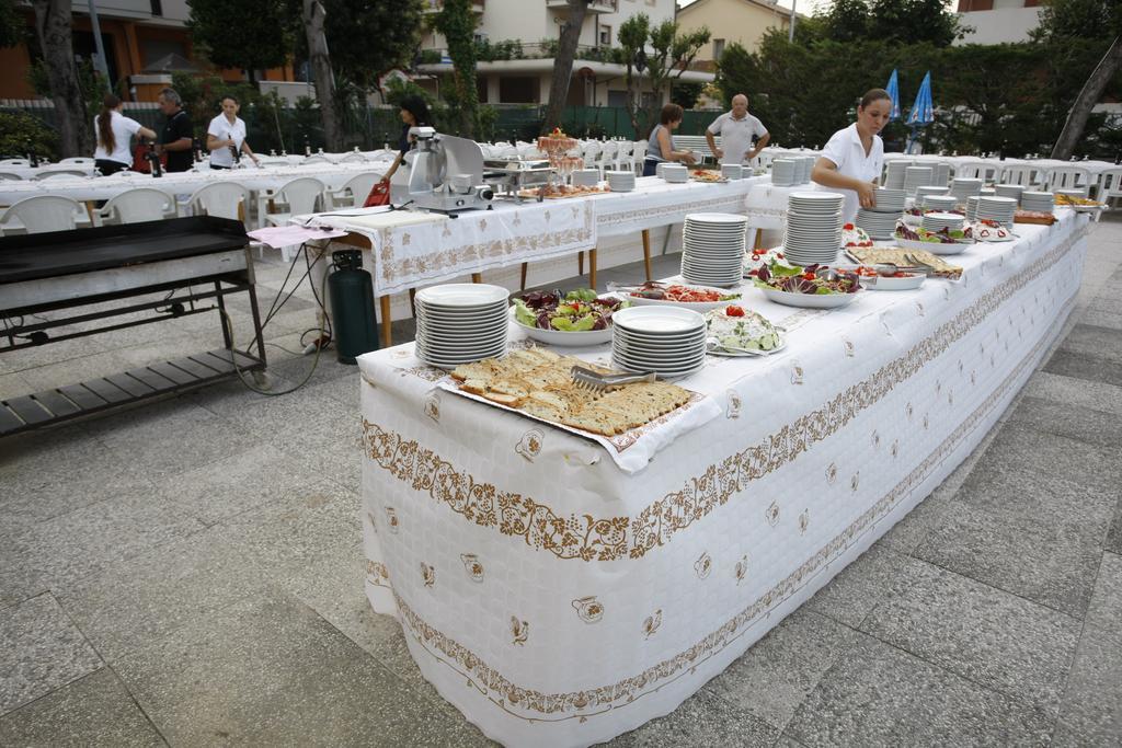 Hotel Vannini Rimini Buitenkant foto
