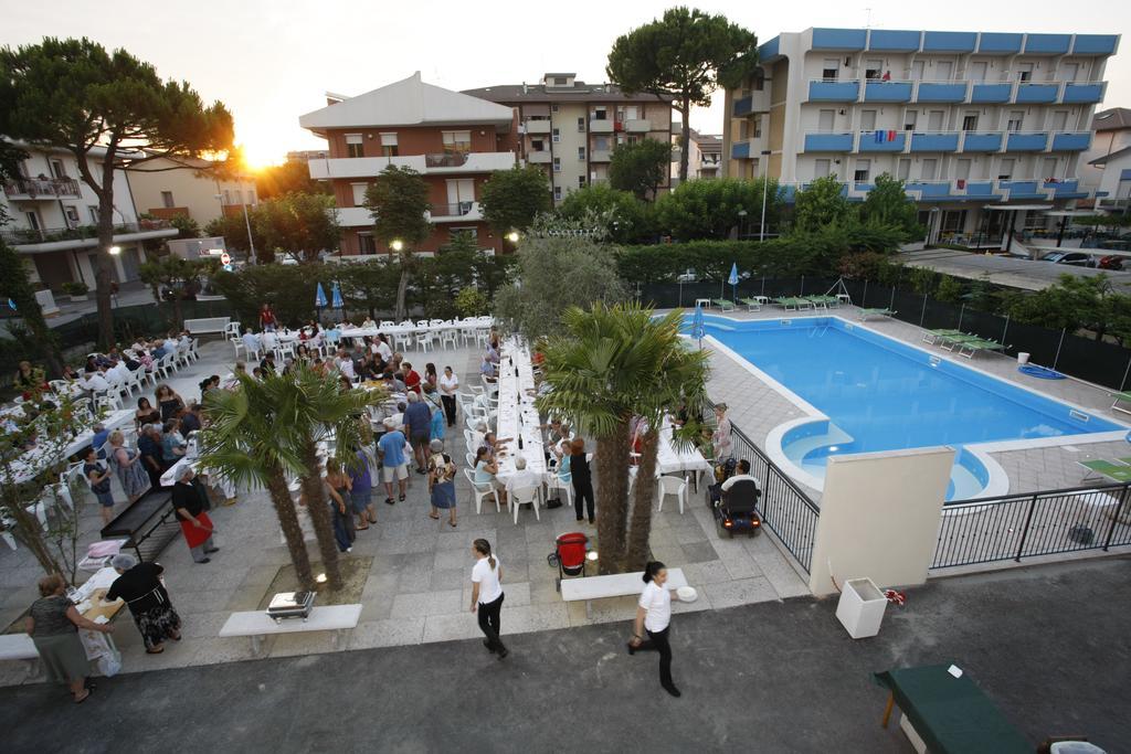 Hotel Vannini Rimini Buitenkant foto